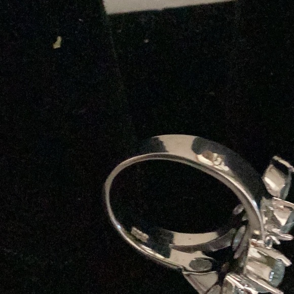 Silver (925) topaz floral ring - Picture 7 of 8